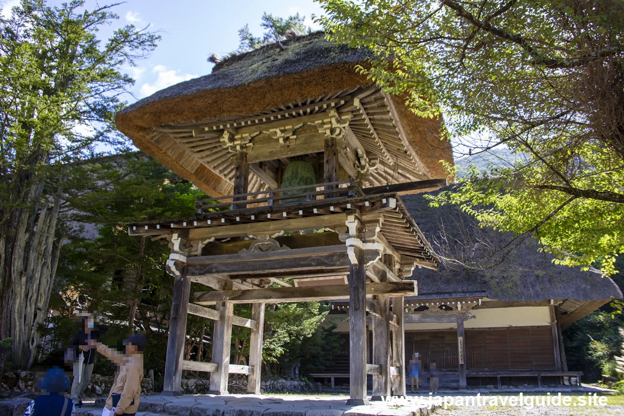 明善寺(本堂、鐘楼門、庫裏)：白川郷の見どころ(1)