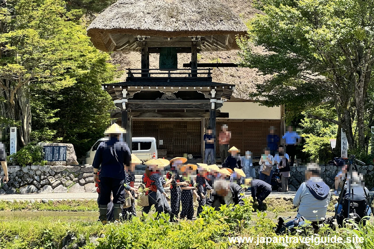 明善寺(本堂、鐘楼門、庫裏)：白川郷の見どころ(2)