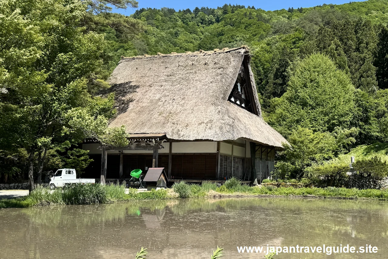 明善寺(本堂、鐘楼門、庫裏)：白川郷の見どころ(3)