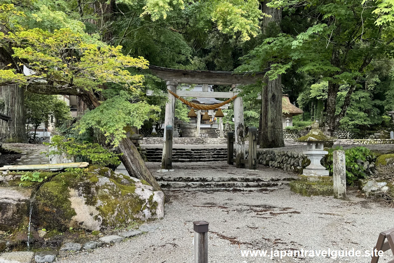 白川八幡神社：白川郷の見どころ(2)