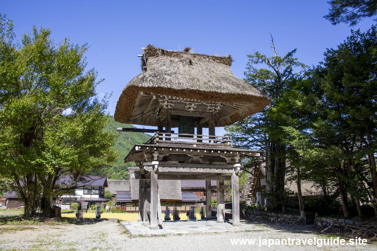 明善寺鐘楼門：明善寺庫裏(白川郷)の見どころガイド(4)