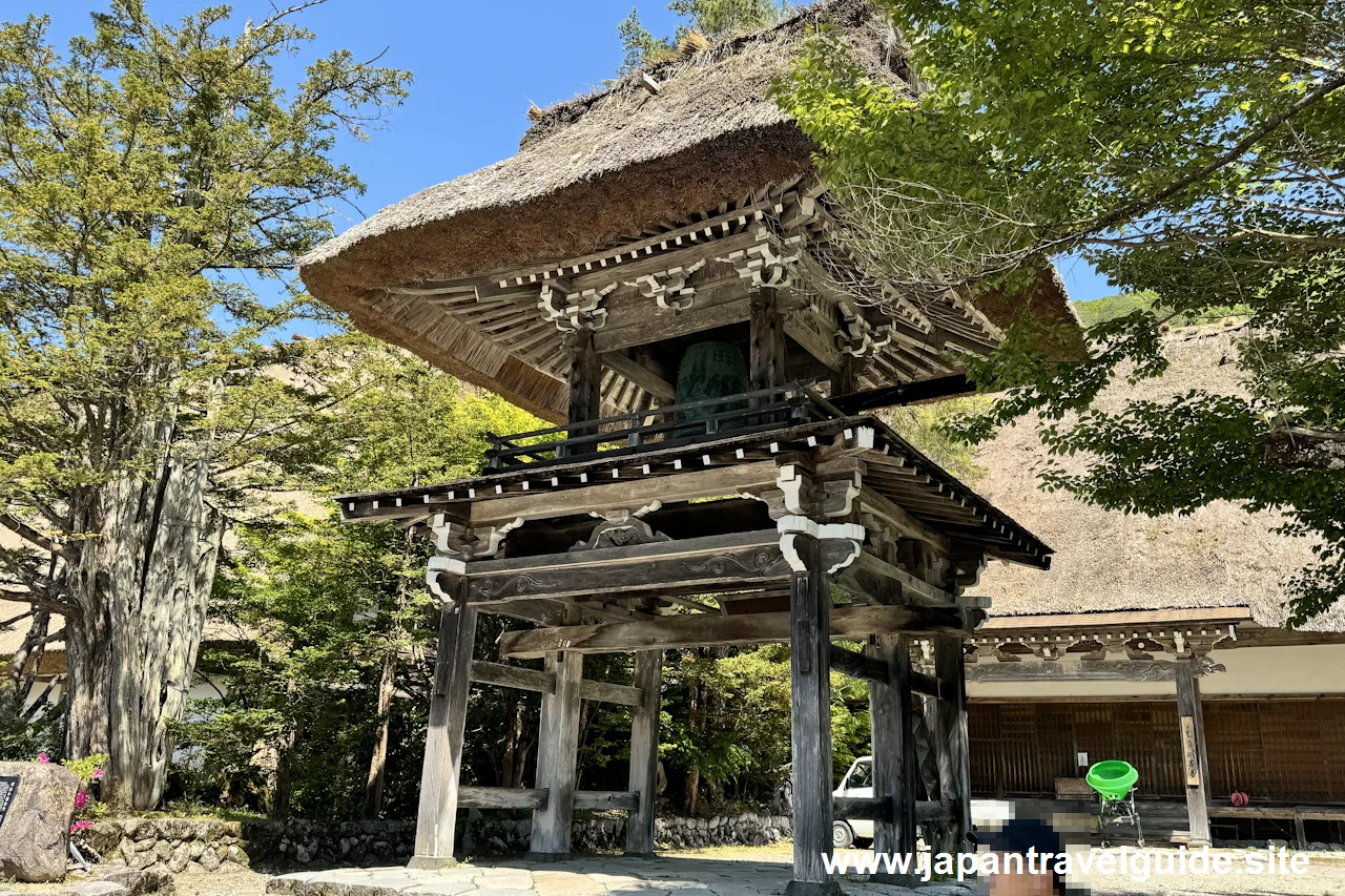 明善寺鐘楼門：明善寺庫裏(白川郷)の見どころガイド(5)