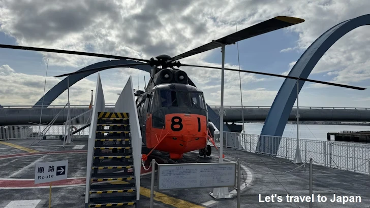 飛行甲板およびヘリコプター：南極観測船ふじの見どころ(2)