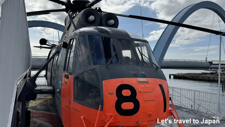 飛行甲板およびヘリコプター：南極観測船ふじの見どころ(3)