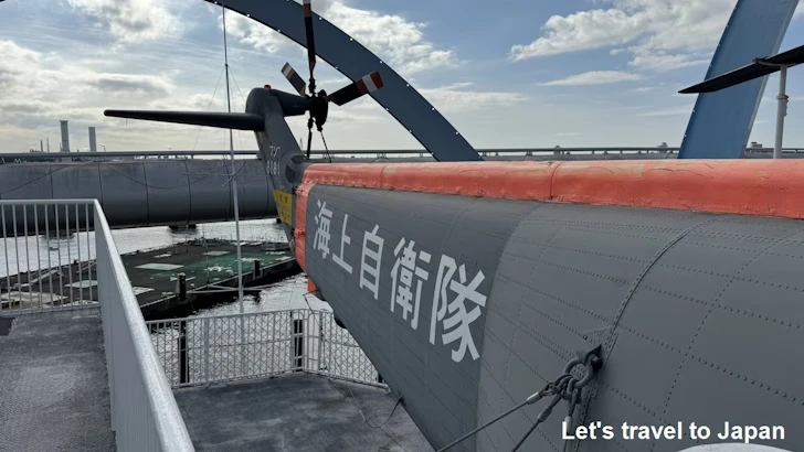 飛行甲板およびヘリコプター：南極観測船ふじの見どころ(8)