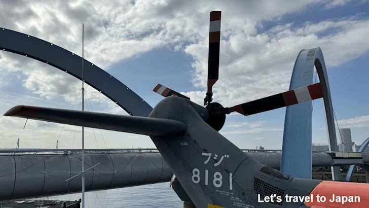 飛行甲板およびヘリコプター：南極観測船ふじの見どころ(9)