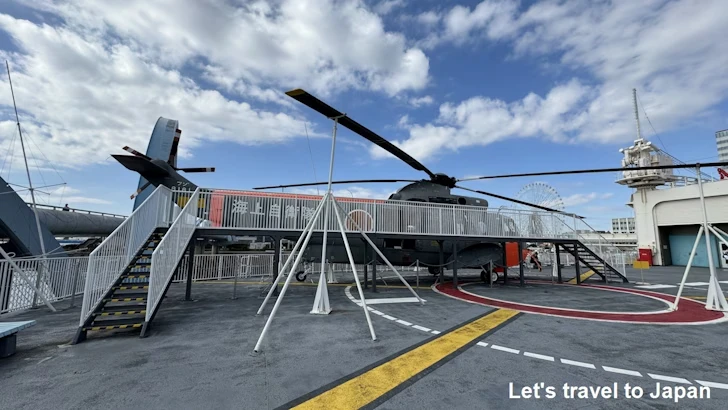 飛行甲板およびヘリコプター：南極観測船ふじの見どころ(10)