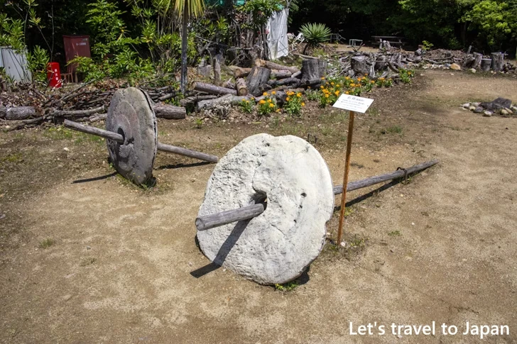 ヤップ島の石貨：リトルワールドの見どころ(45)