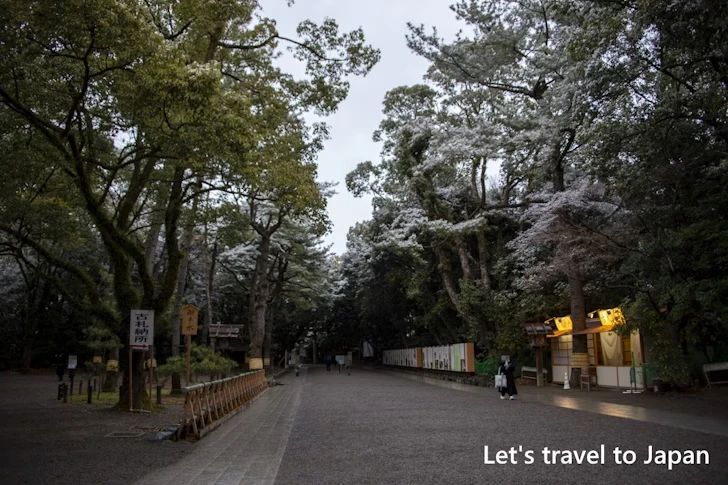 正門から本宮までの参道の雪景色：熱田神宮の雪景色の見どころ完全ガイド(4)